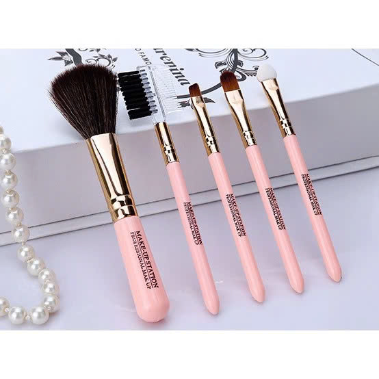 Bộ cọ trang điểm make up 5 chi tiết, dụng cụ trang điểm cá nhân kèm hộp đựng sang trọng món nhỏ gọn, lông mềm mại Cho Lớp Nền Mịn Mướt Cây Cọ Mỹ Phẩm Trang Điểm Để Bàn Tiện Dụng Cho Khuôn Mặt - Màu ngẫu nhiên