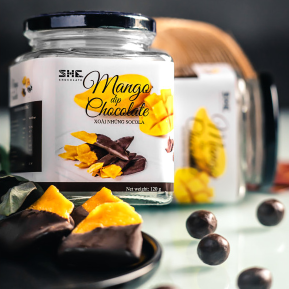 Xoài nhúng socola - Hũ thủy tinh 120g - SHE Chocolate - Bổ sung năng lượng, đa dạng vị giác. Quà tặng sức khỏe, quà tặng người thân, dịp lễ, thích hợp ăn vặt