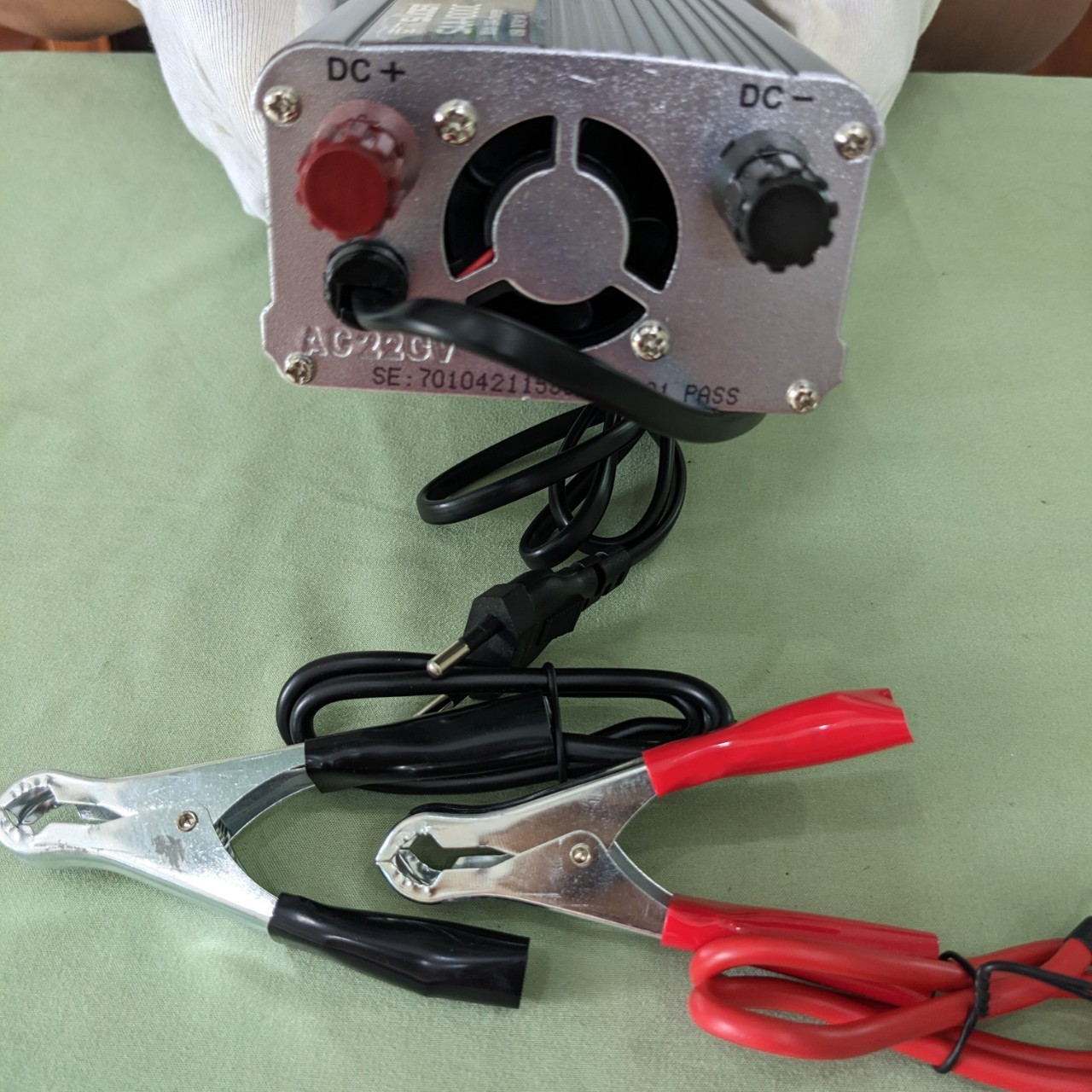 Bộ Chuyển Đổi Điện 12V Lên 220V Kiêm Sạc Bình ẮQuy Thông Minh Suoer 1000W Cao Cấp