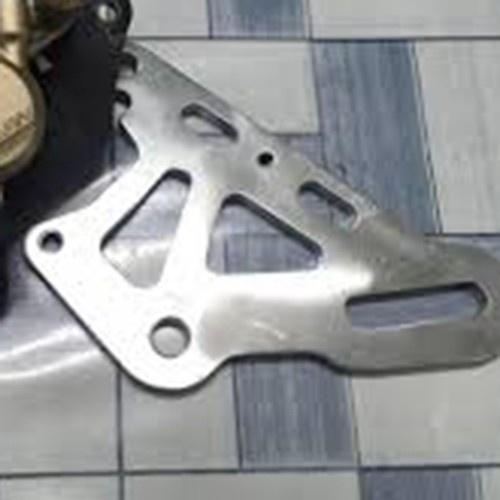 Pas chế thắng đĩa sau gắn xe máy sirius