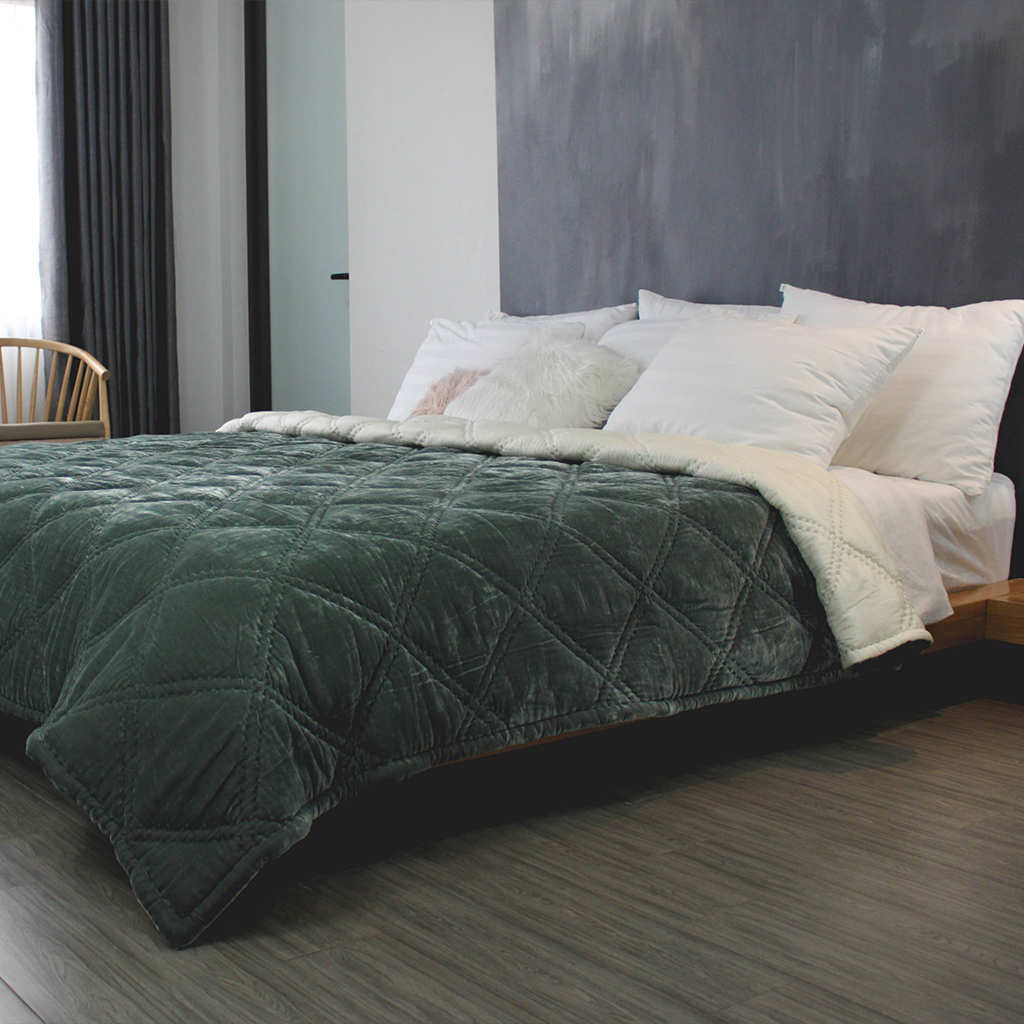 Chăn Nhung Lụa Chần Bông Điều Hòa Cao Cấp Dùng Bốn Mùa - Chăn Khâu Quả Trám Đôi I Silk Velvet Blanket.