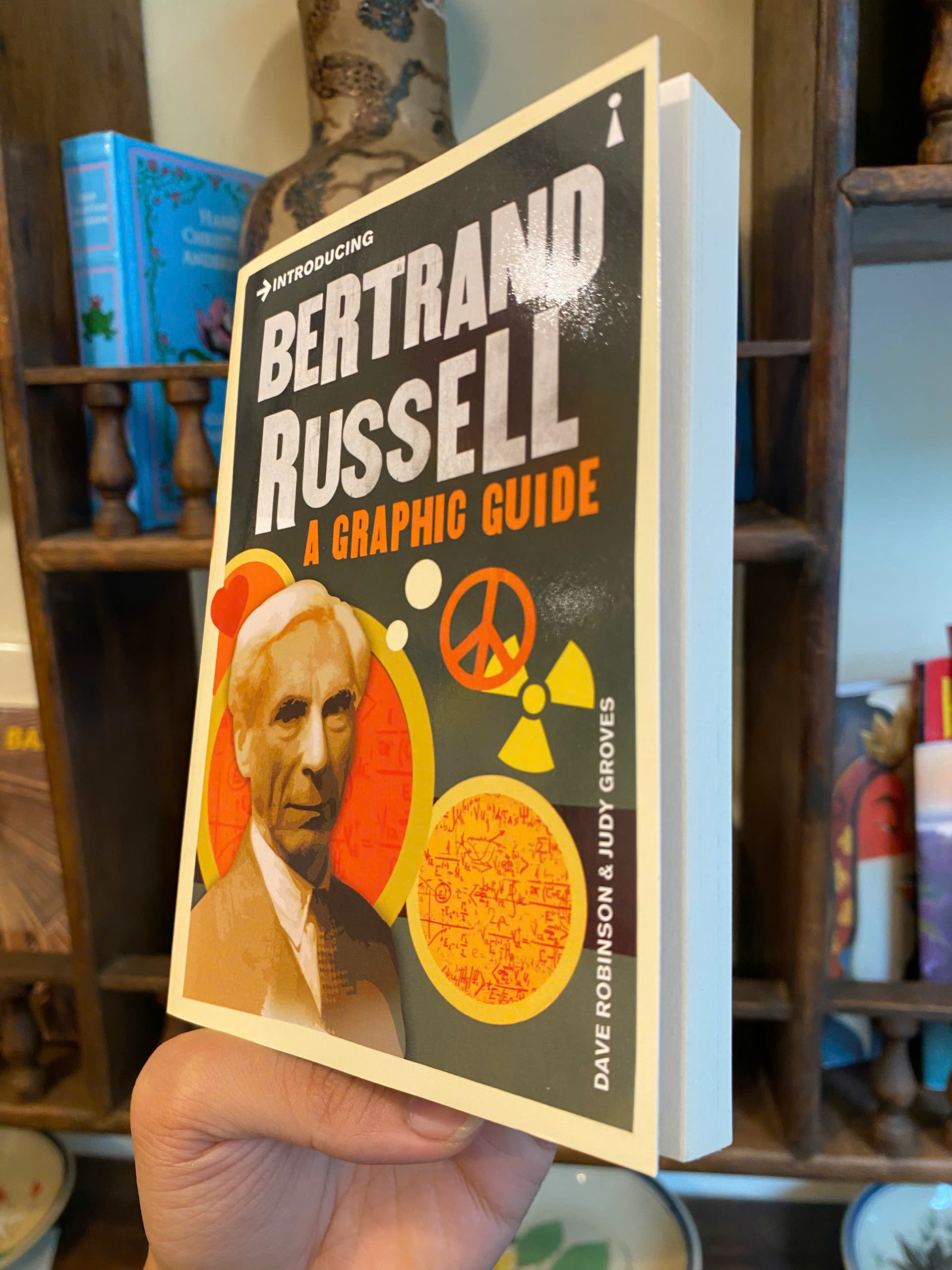 Sách - Introducing Bertrand Russell: A Graphic Guide by Dave Robinson | Philosophy Nonfiction