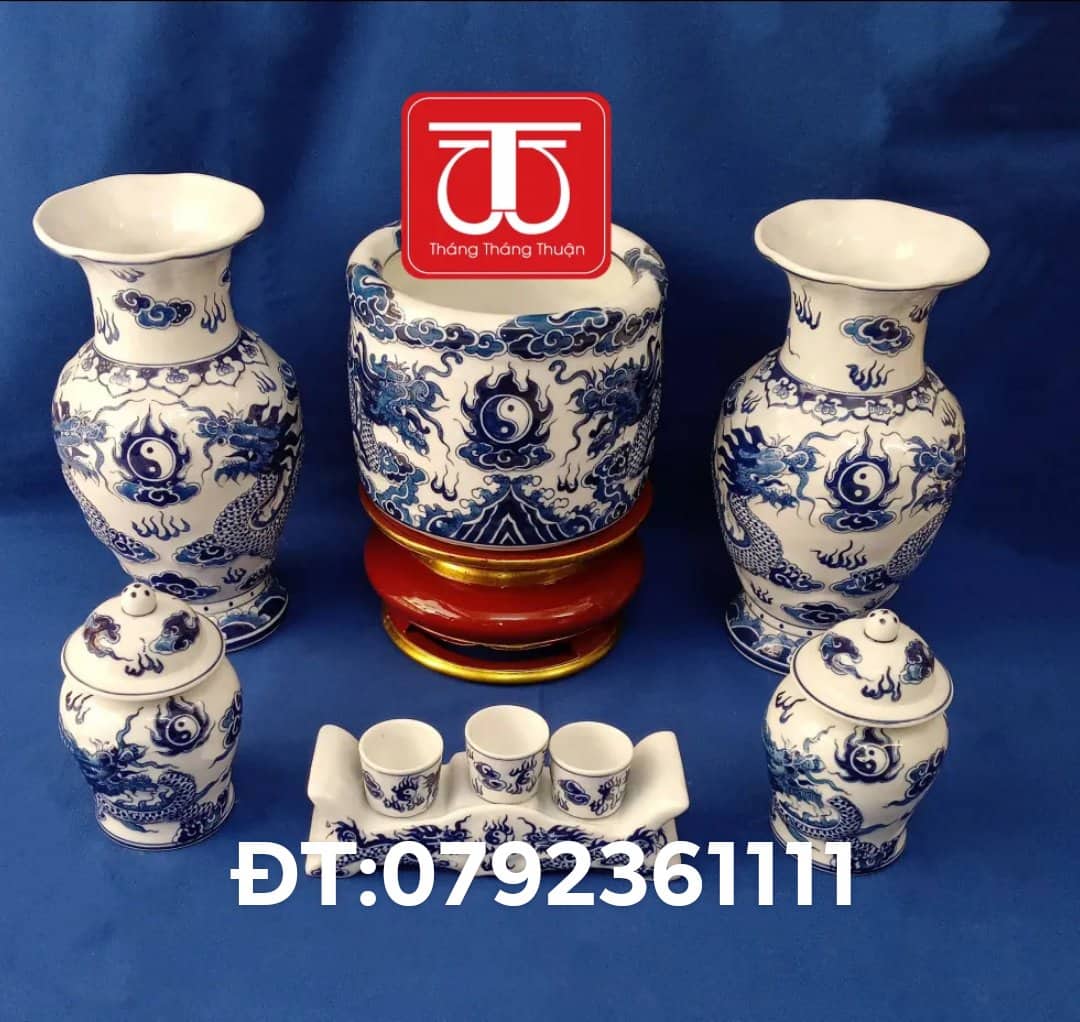 BỘ BÁT HƯƠNG VẼ RỒNG NỔI /ĐÔI LỌ CAO 30CM / ĐÔI CHOÉ 16CM )