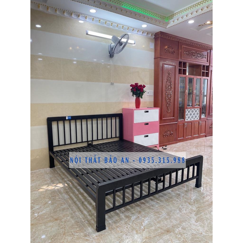 Giường sắt mỹ nghệ BẢO AN 01 kích thước 1M6X2M