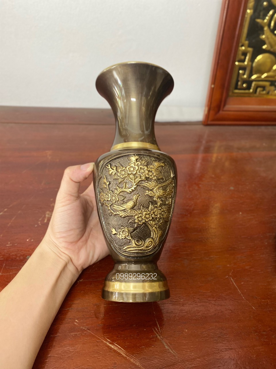 Lọ hoa Lục Bình Mai Đào bằng đồng hun cao 26 cm