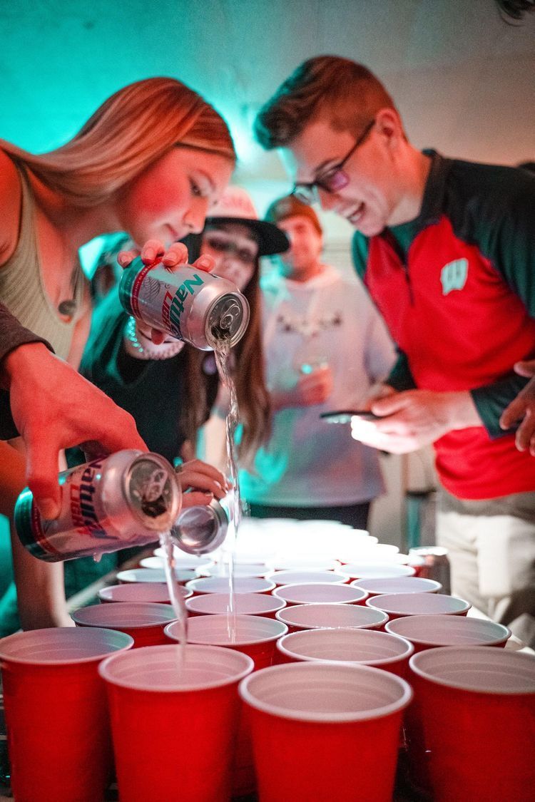 Trò chơi tiệc tùng party bảng đồ uống bia Beer Pong