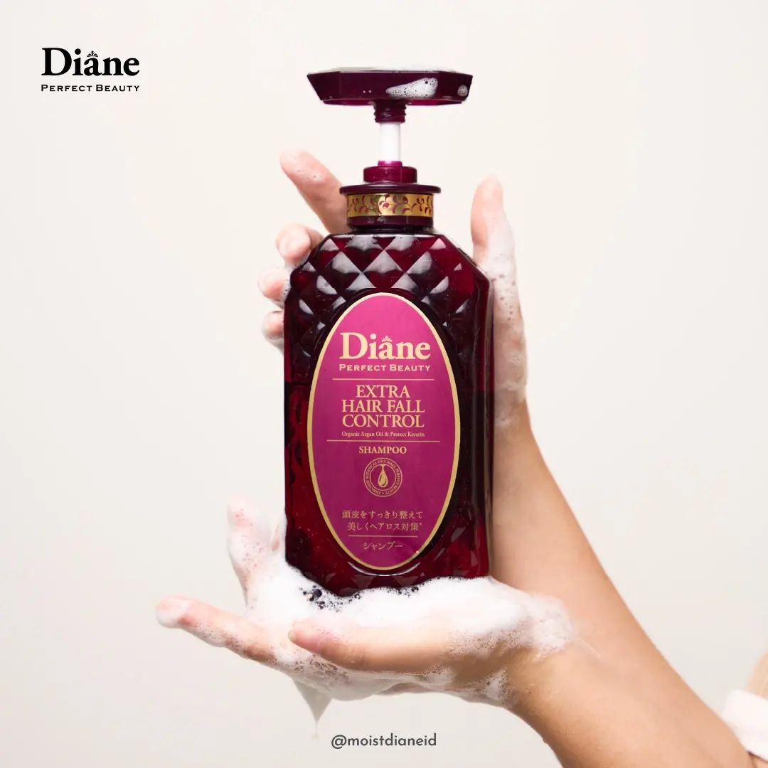 Combo dầu gội xả dành cho tóc gãy rụng, nhiều gàu Moist Diane Extra Hair Fall Control 450ml