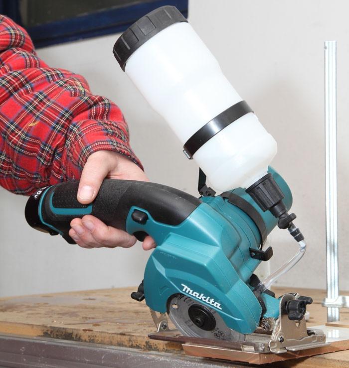 THÂN MÁY CẮT GẠCH PIN 10.8V 85MM MAKITA CC300DZ - HÀNG CHÍNH HÃNG