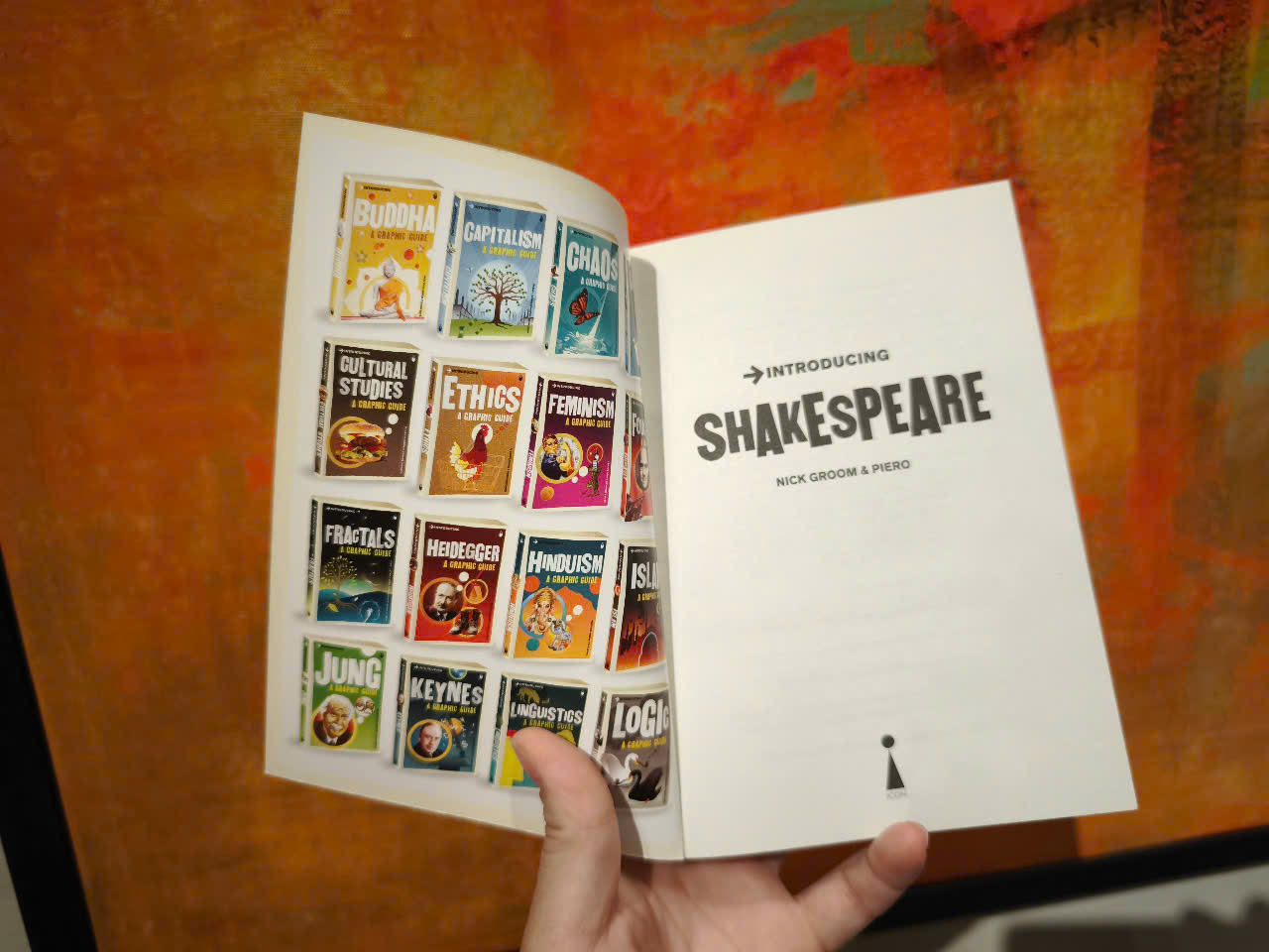 Sách - Introducing Shakespeare: A Graphic Guide by Nick Groom - Nonfiction / History / Biography in English