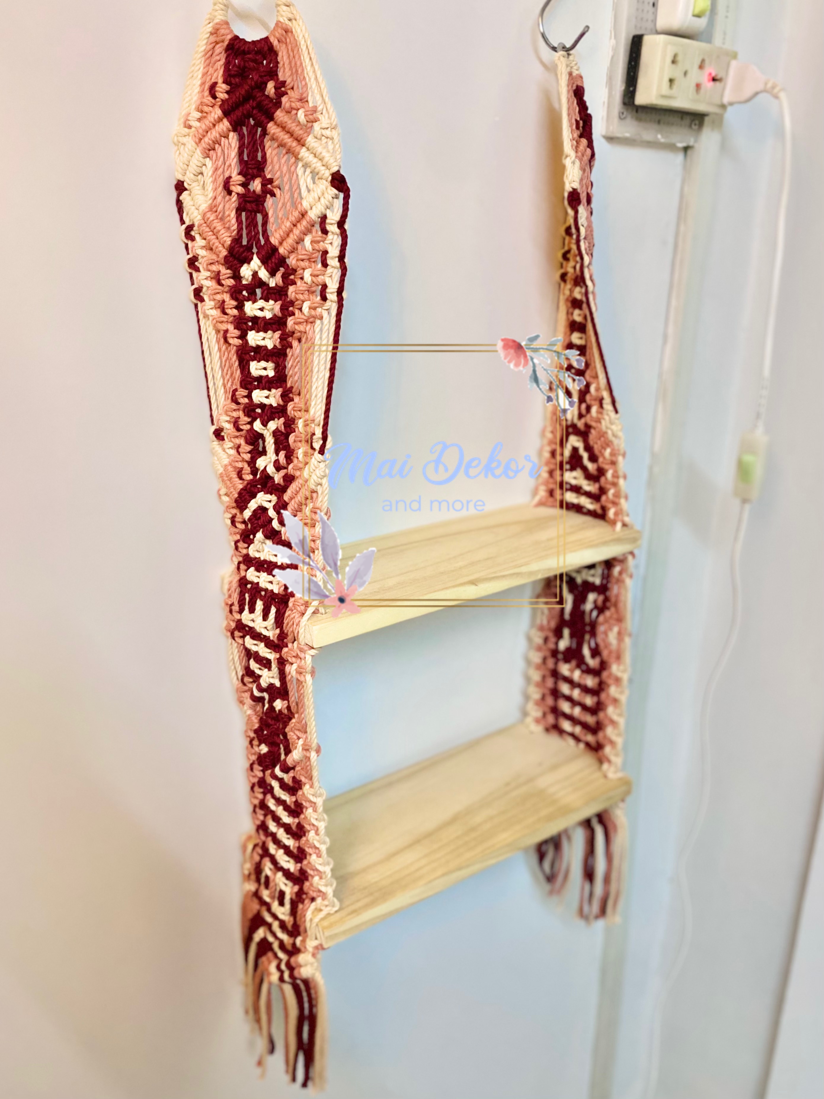 Kệ sách/ trang trí treo tường 2 tầng rực rỡ
