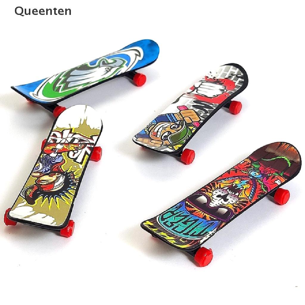 Queenten 1x Mini Finger Skateboard Plastic Finger Skate Scooter Boys Mini Skateboard Toy QT