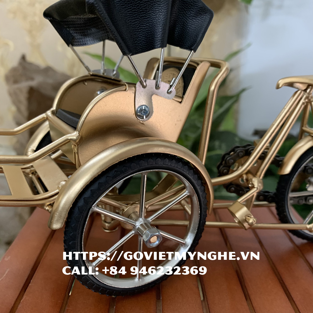 Mô hình xe xích lô sắt trang trí quà tặng đối tác bản sắc Việt Nam - Dài 25cm - Màu nhũ đồng