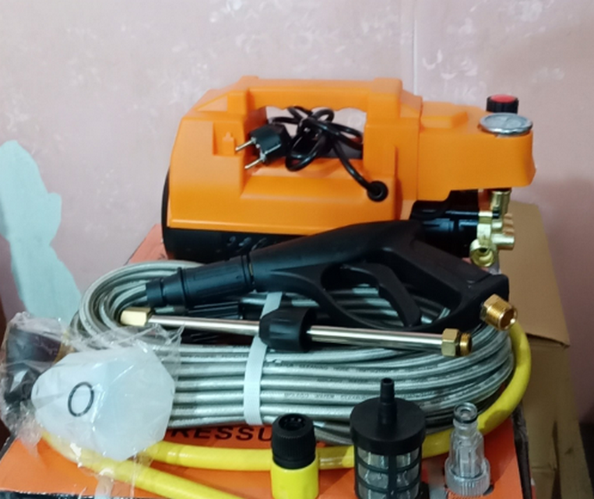Máy rửa xe mini