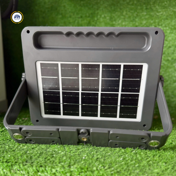 Đèn cầm tay năng lượng mặt trời công suất 150W - 200W JD-Y70/ JD-Y90