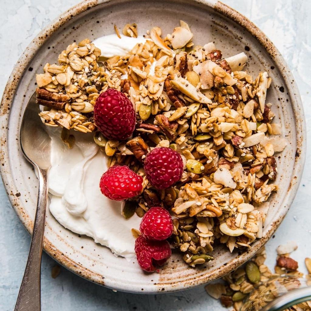 Ngũ Cốc Ăn Sáng/Ăn Kiêng Không Đường Vị 8 Loại Hạt Trái 40g - Granola Sugar Free