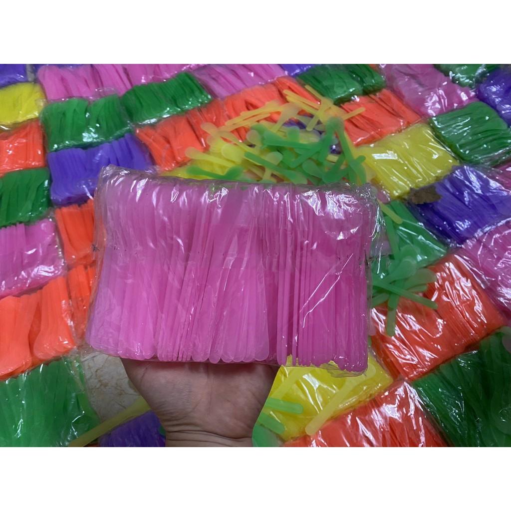 Que đắp mặt nạ