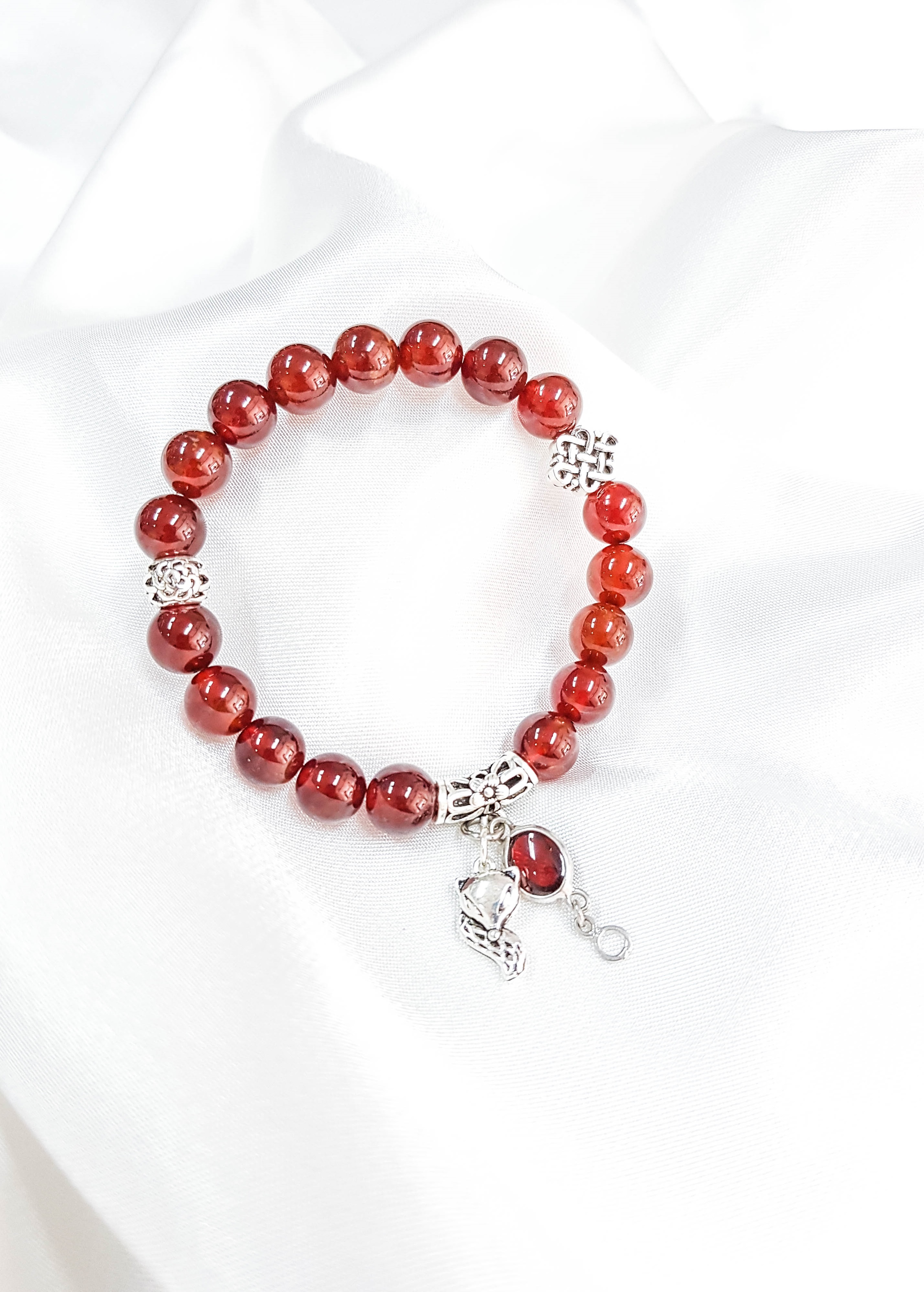 Vòng tay mệnh hỏa, thổ đá ganet đỏ+ charm đồng tam, hồ ly LAT.109