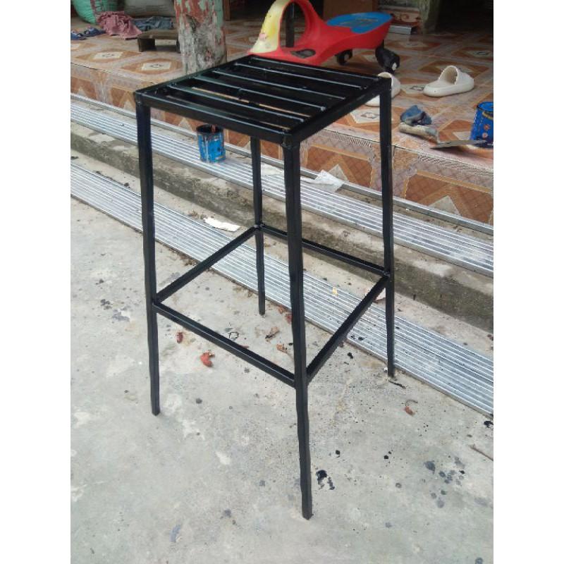 Ghế leo trèo trên cao,Cao 70cm.chân vuông rộng 40cm. Mặt ghế =22cm