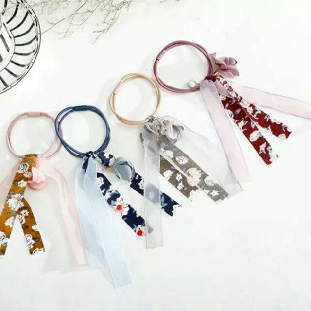 Buộc tóc nữ