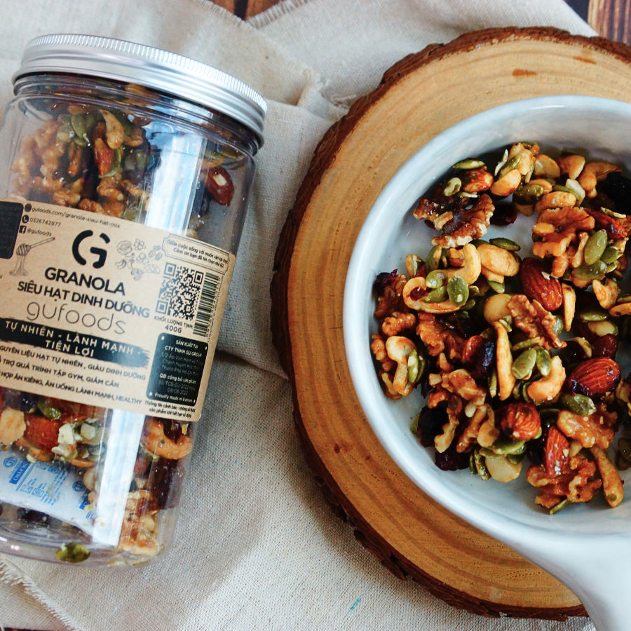 Granola thuần chay nướng mật dừa nước GUfoods (0% yến mạch; Mix siêu hạt mắc ca, nam việt quất, hạnh nhân, hạt điều, nho khô) - Dinh dưỡng, Tiện lợi, Thơm ngon, Giàu lợi ích sức khỏe