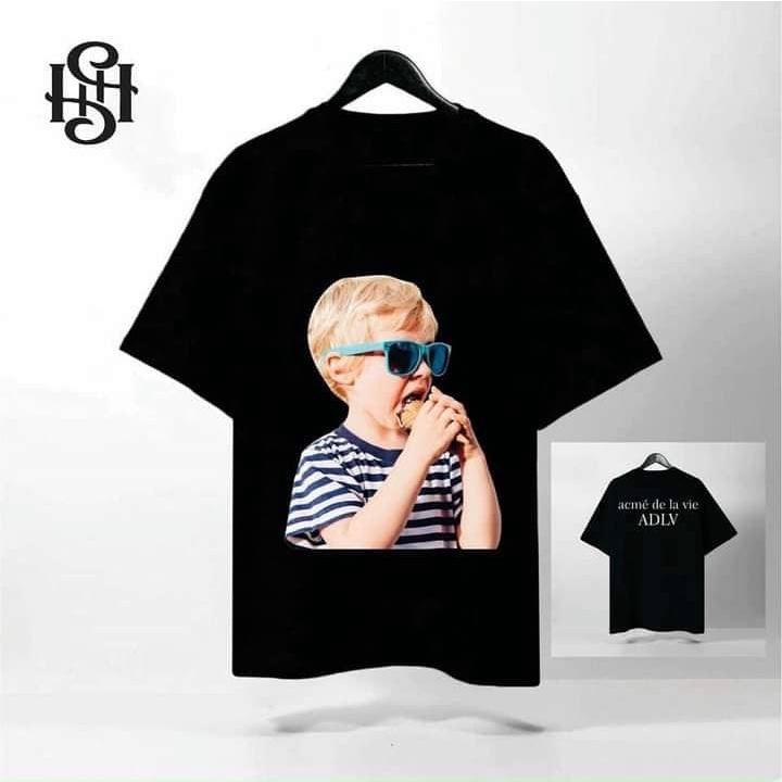 ÁO THUN UNISEX NAM NỮ bé trai đeo kinh ăn bánh mì acme