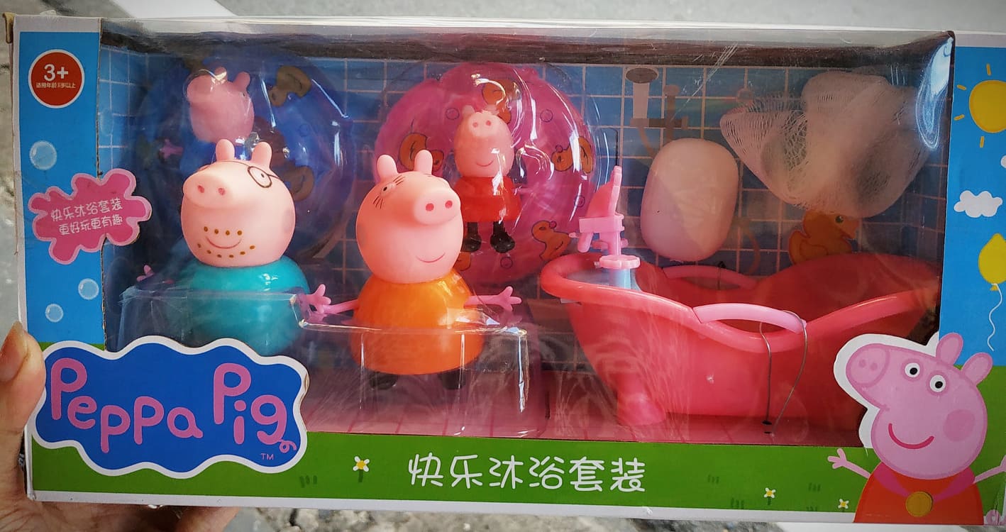 Bộ đồ chơi phụ kiện phòng tắm cho gia đình búp bê heo Peppa Pig