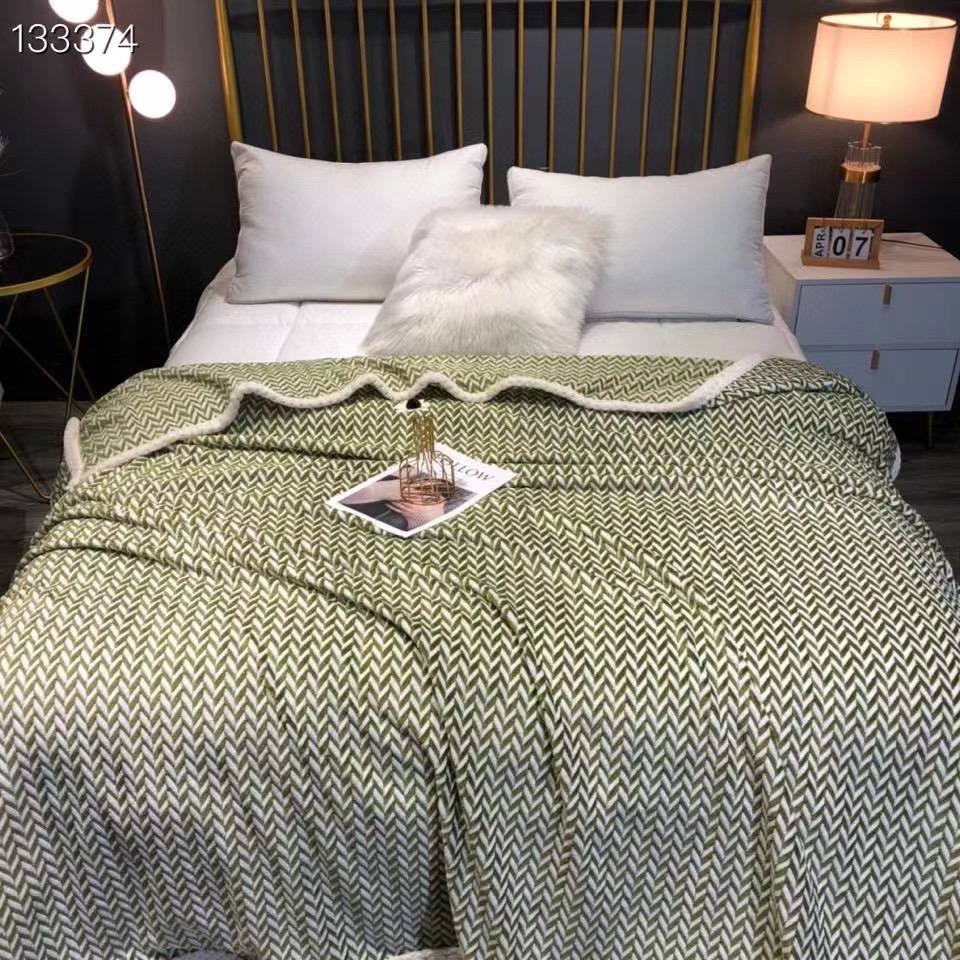 Chăn hè thu ugg chất tuyết nhung mềm mát kích thước 2*2m3