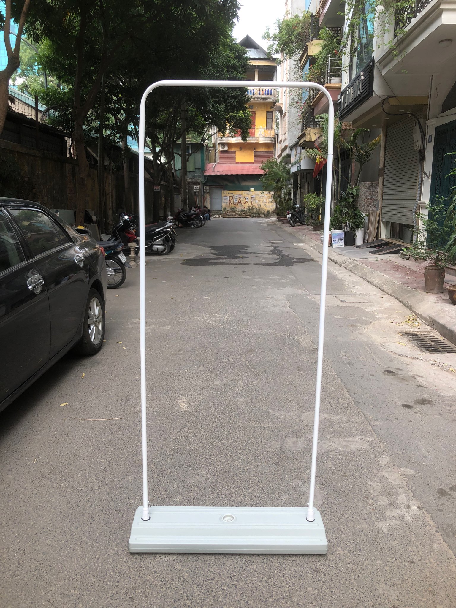 Khung standee ngoài trời treo banner quảng cáo chân đế nước kiểu cửa 60x160 cm hoặc 80x180cm