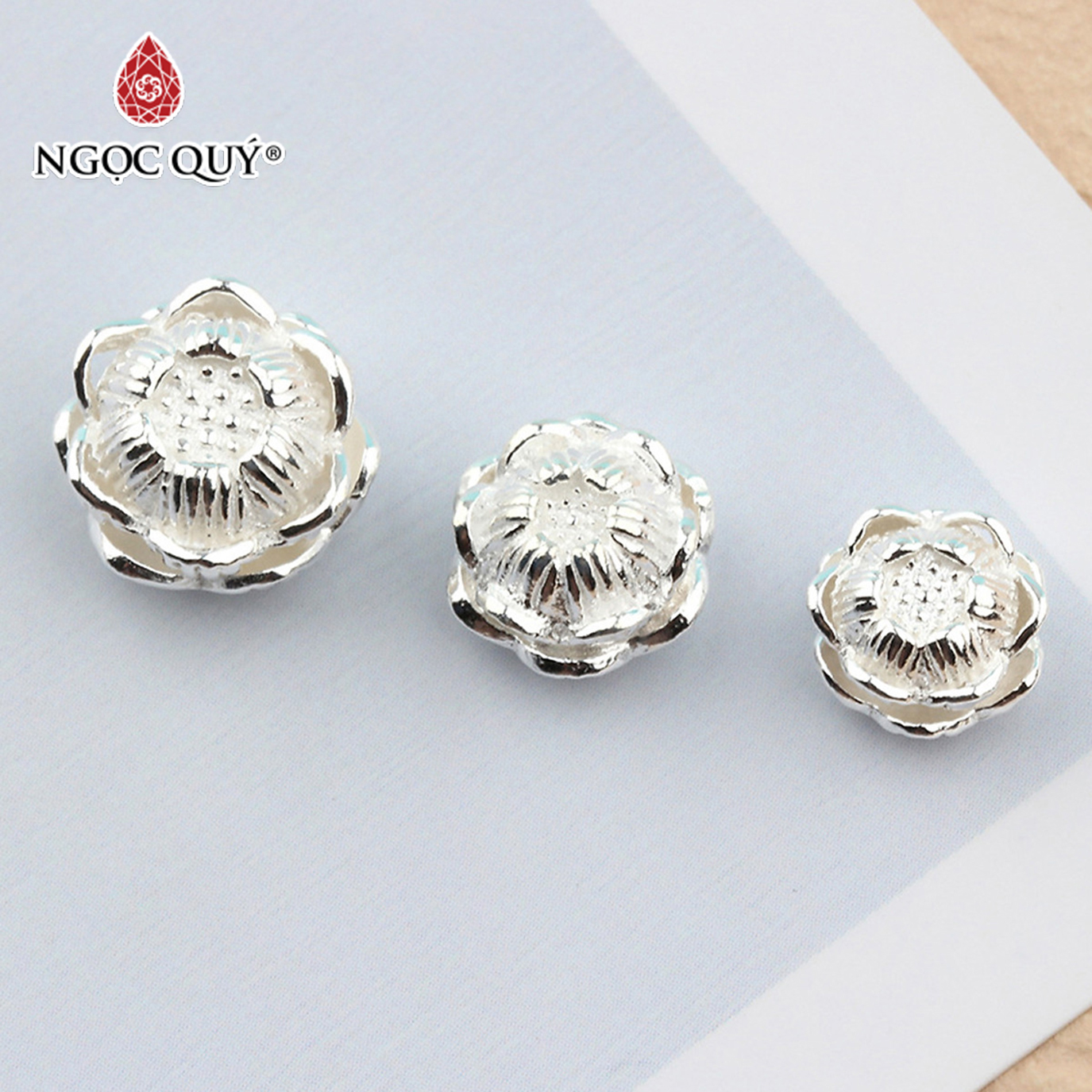 Combo 2 cái charm bạc hình hoa sen xỏ ngang - Ngọc Quý Gemstones