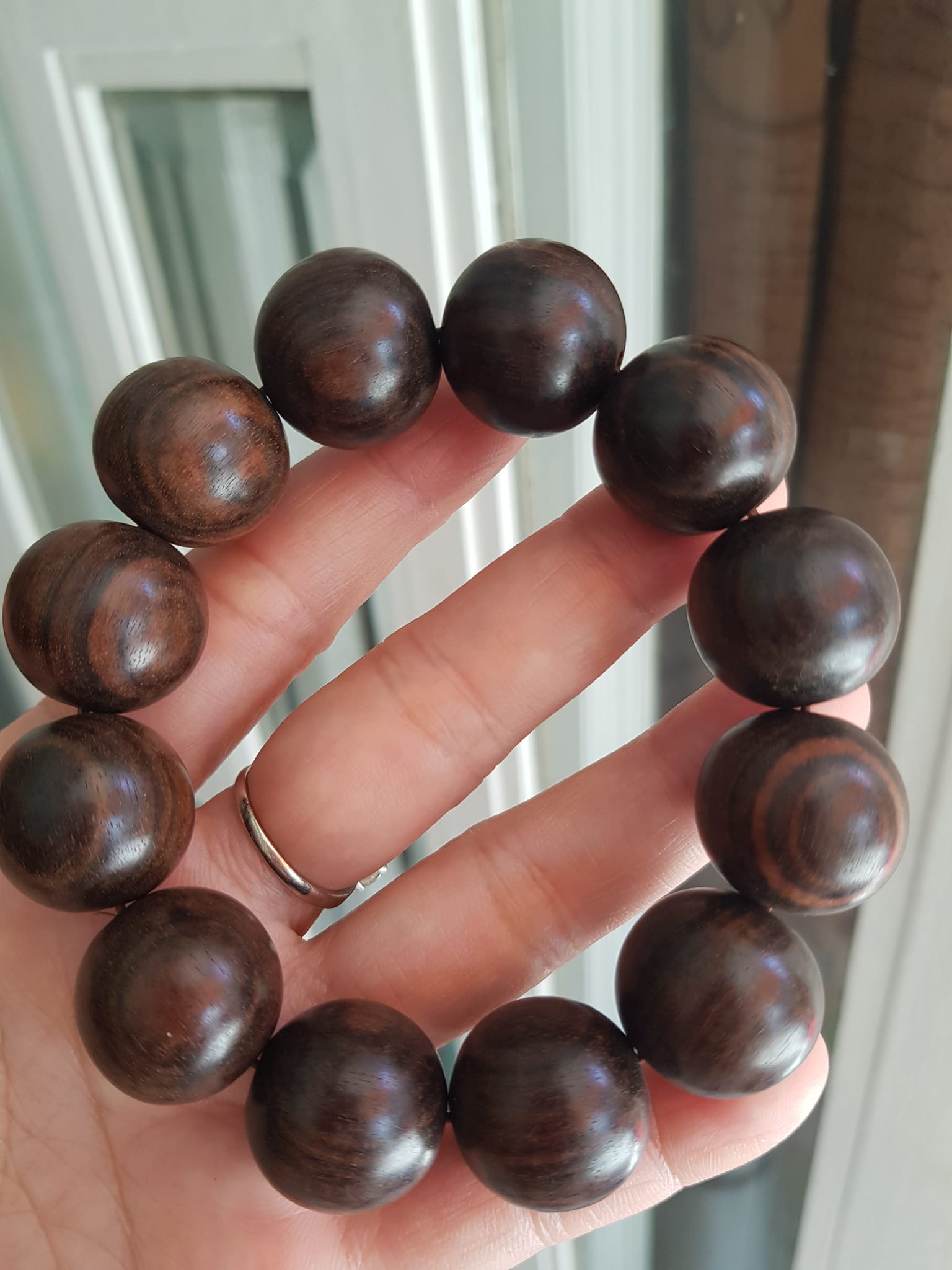 Vòng đeo tay Nam Chất liệu Gỗ Trắc tự nhiên vân đẹp Size vòng 19mm nam đeo đẹp ạ