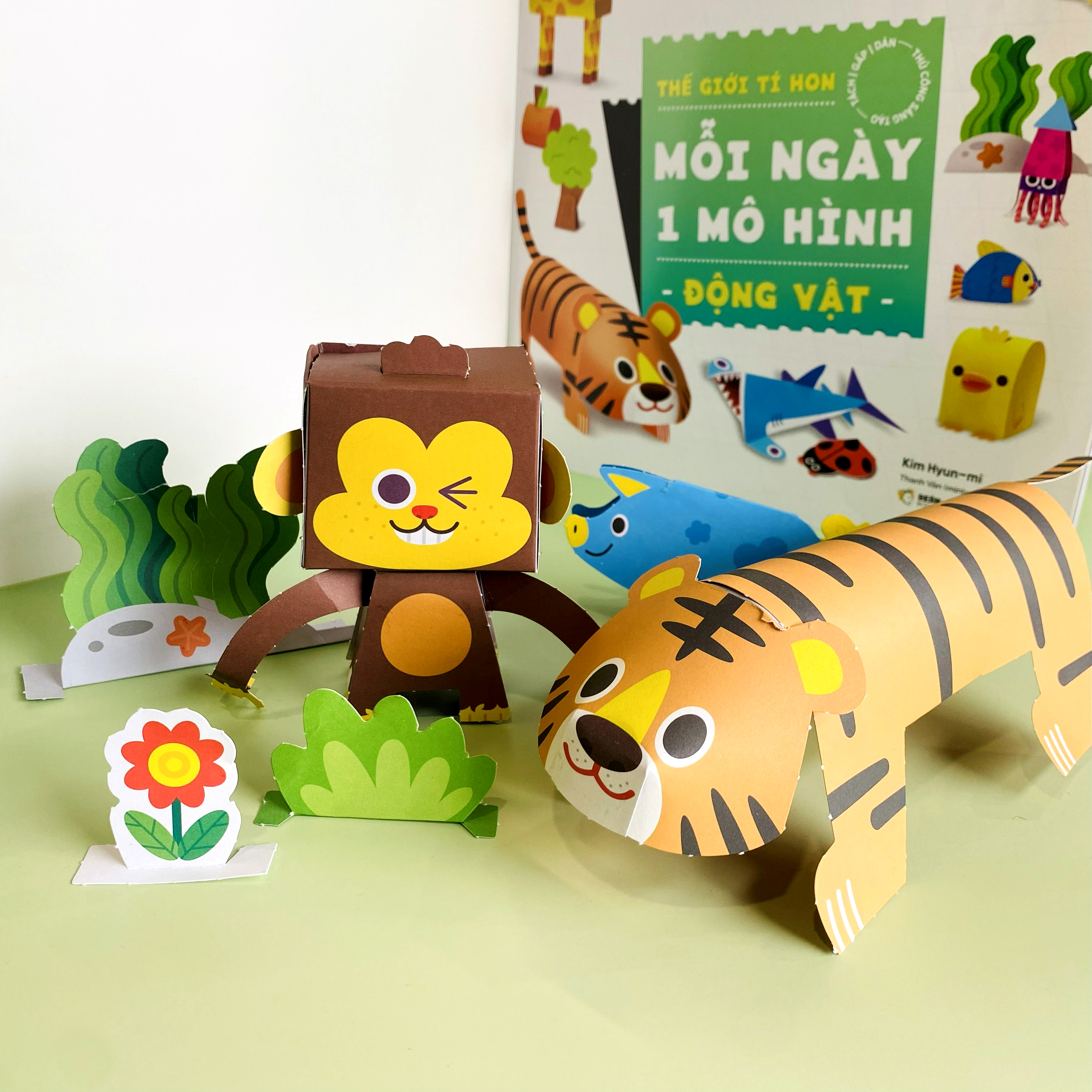 Sách Mỗi Ngày 1 Mô Hình (Công Chúa/Động Vật/Xe Cộ)