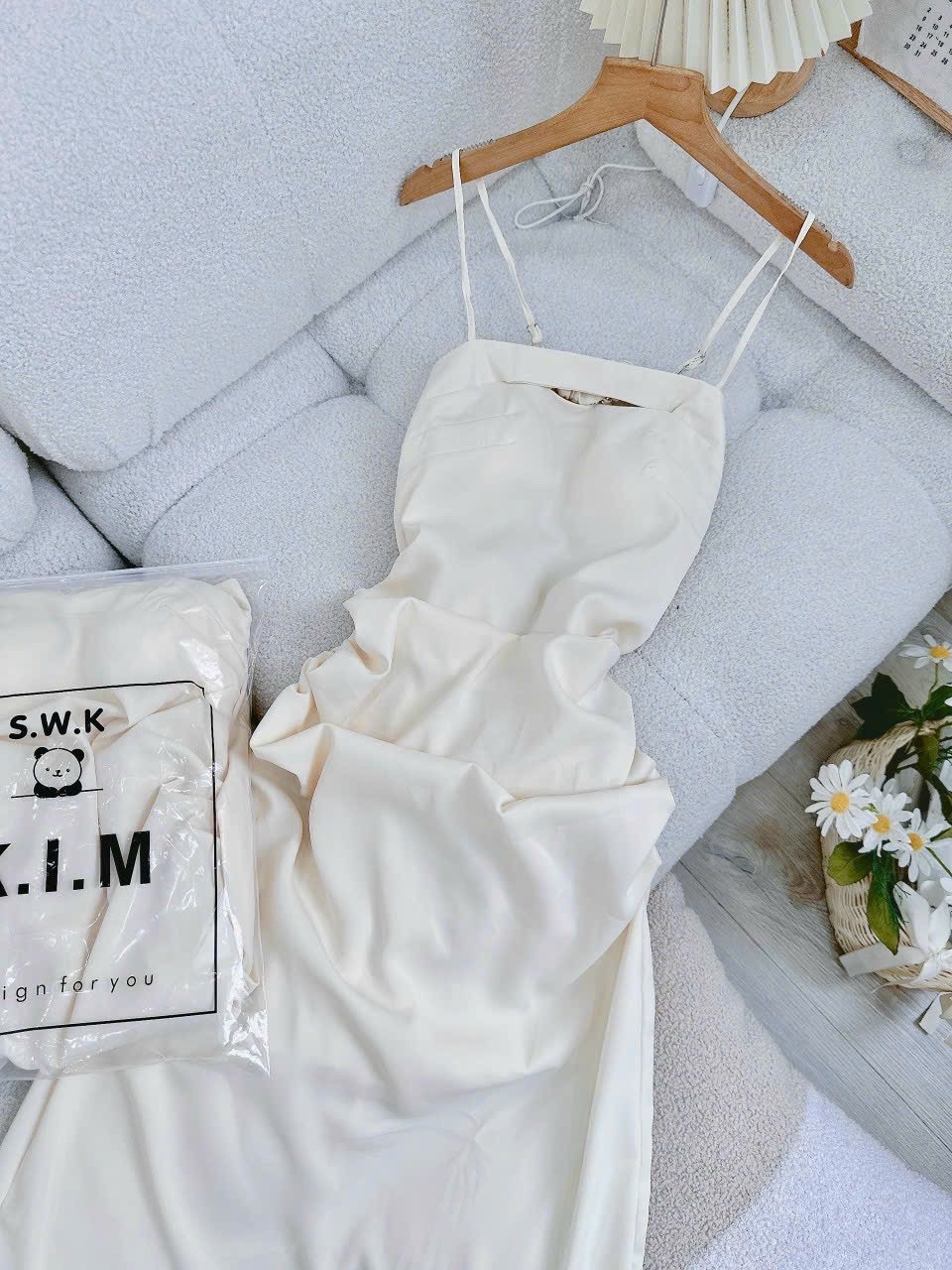 ĐẦM DÀI MIDI SUÔNG TRƠN CỔ U HAI DÂY XẺ TÀ XẾP LY TRẮNG KEM ĐI TIỆC DẠO PHỐ ĐI BIỂN