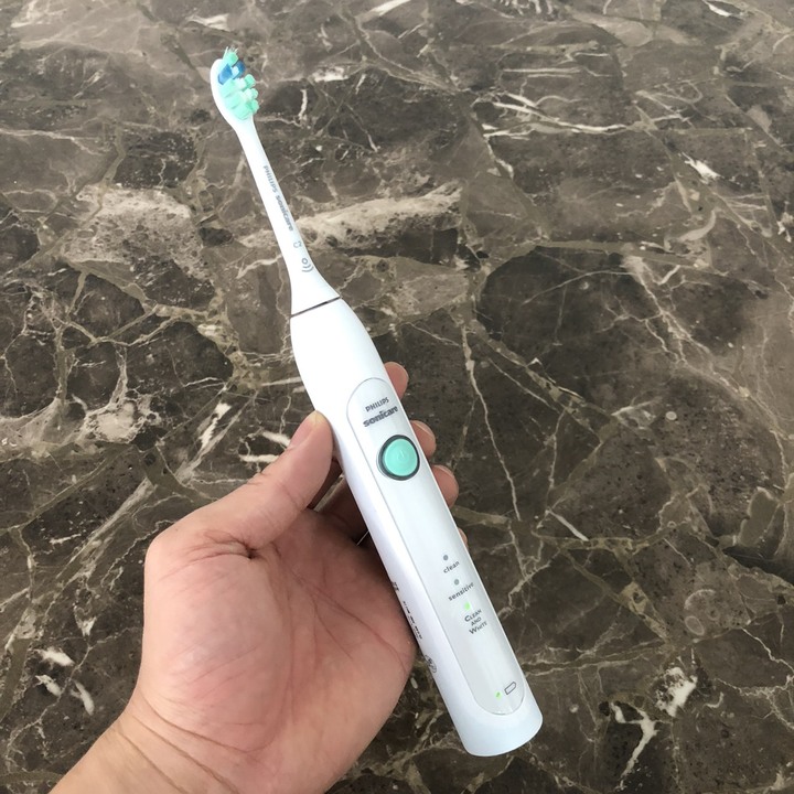 Bàn chải đánh răng điện Philips Sonicare HX6730/02 cao cấp nhỏ gọn, loại bỏ mảng bám và làm trắng răng, điện áp tự động 110-220 V