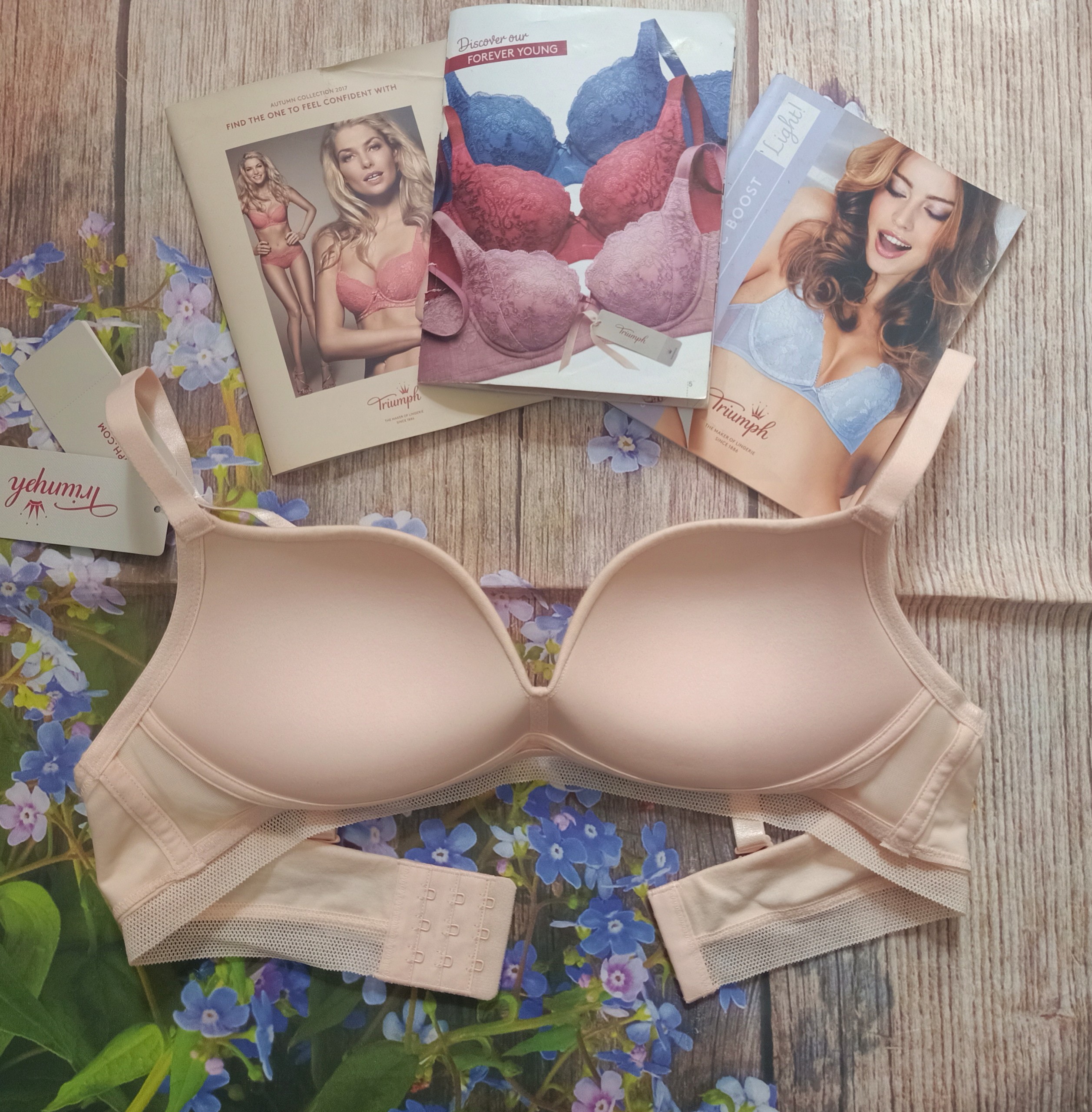 Áo lót nữ nâng ngực đệm mút dày Triumph Simply Natural Mesh HU 3410 chất liệu Cotton mềm mịn, công nghệ không gọng thần kỳ giúp nâng đẩy ngực tuyệt đối