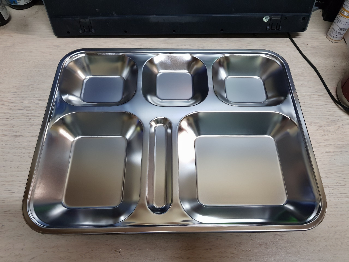 Khay đựng cơm KG83 5 ngăn chất liệu inox 36x26cm