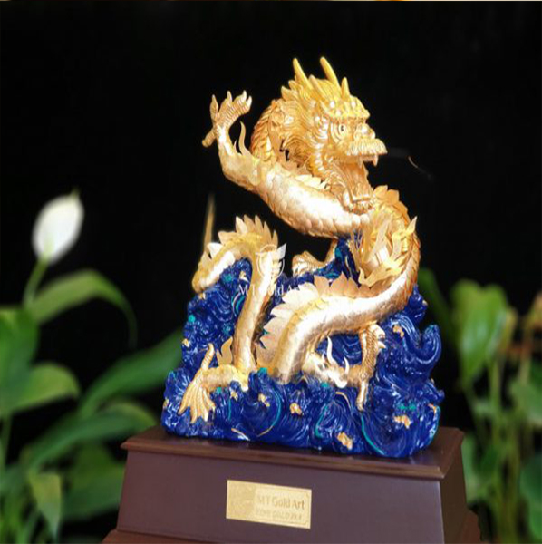 Tượng Rồng phong thủy vờn ngọc dát vàng (19x27x34cm) MT Gold Art- Hàng chính hãng, trang trí nhà cửa, phòng làm việc, quà tặng sếp, đối tác, khách hàng, tân gia, khai trương 