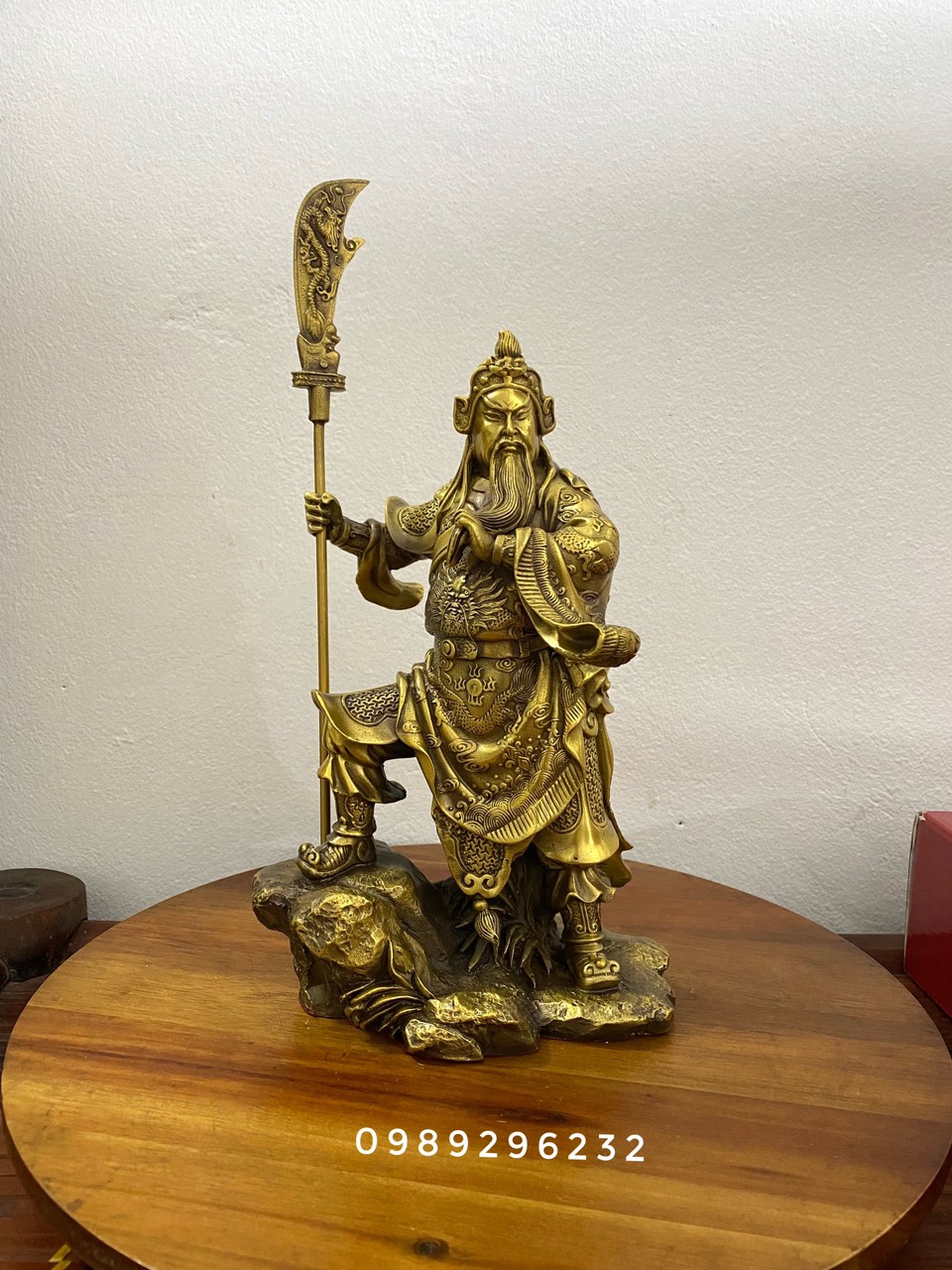 Tượng Quan Công gác chân trấn ải bằng đồng vàng