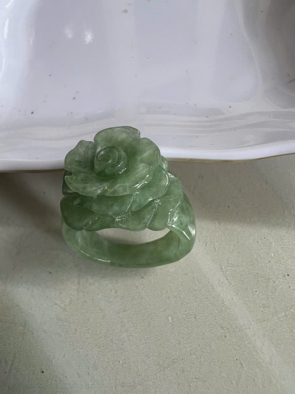 Nhẫn Nữ mới chạm Bông Hồng Nổi Đá Cẩm Thạch Tự Nhiên màu Xanh Rêu đẹp Ni 18mm đeo tay xinh ạ