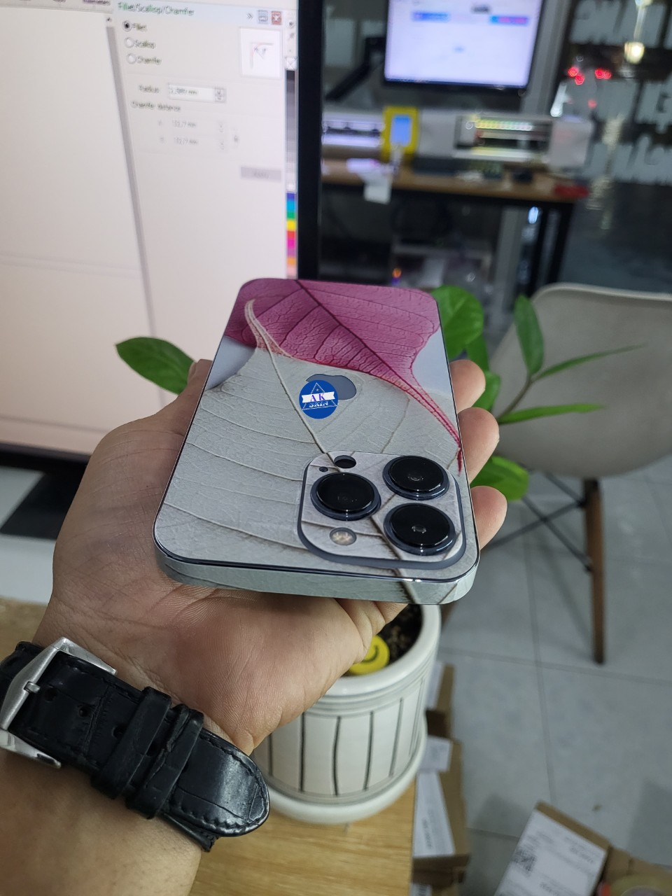 Miếng Dán skin lưng viền rời dành cho iphpne 12 đến 14 pro max, full mã, chống trầy xước chống bám vân tay