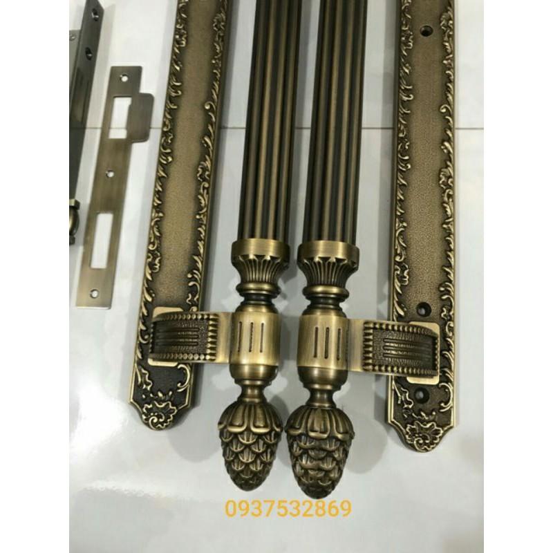 Tay nắm cửa gỗ kèm khóa đồng đúc nguyên khối
