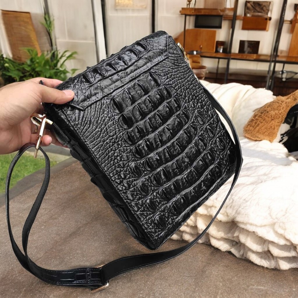 Túi đeo chéo nam. Gù gai cá sấu Đen quý phái!