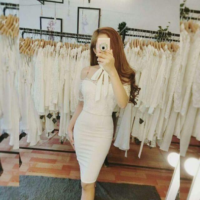 Đầm body bẹt vai thắt nơ