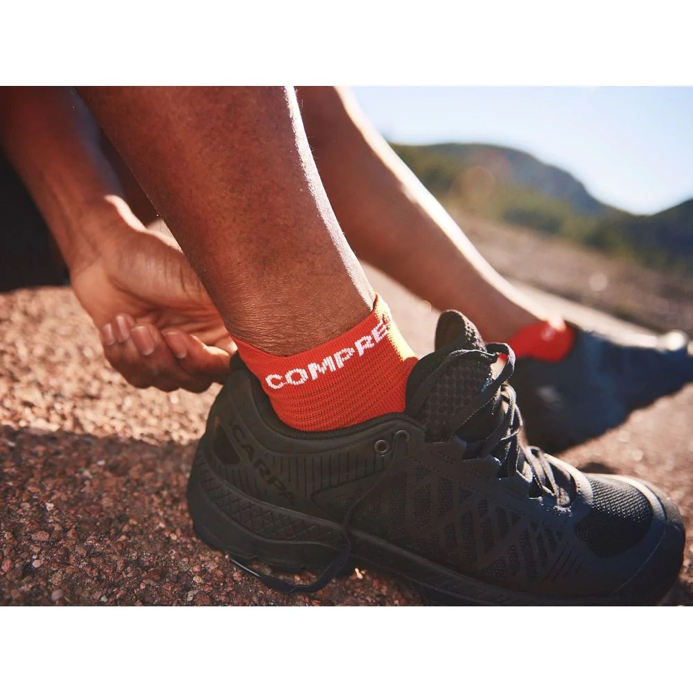 Vớ chạy bộ Compressport Pro Racing Socks V4.0 – Run Low - Màu cam