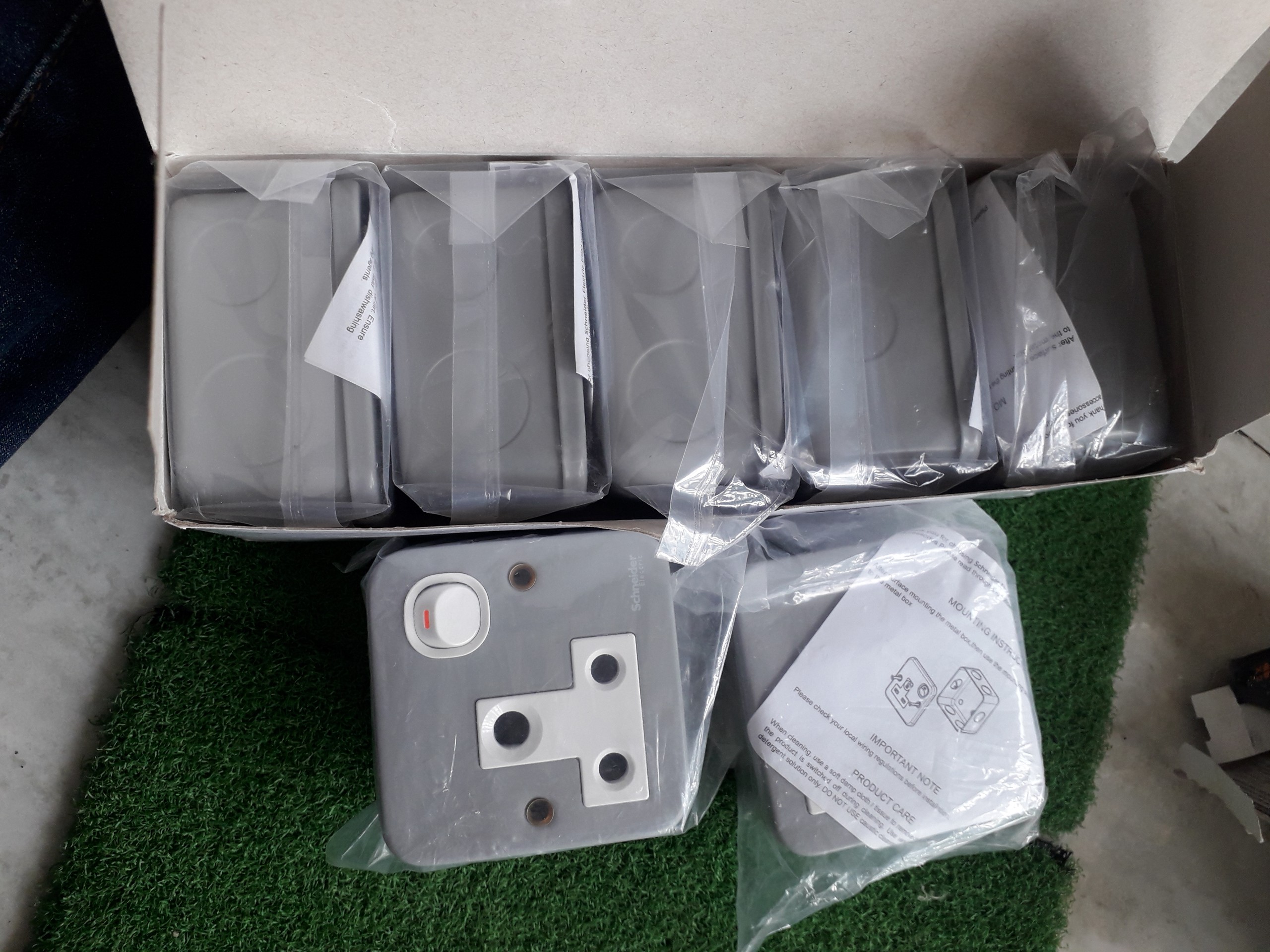 Công tắc ổ cắm EMS15-15 13A Series S30 Schneider