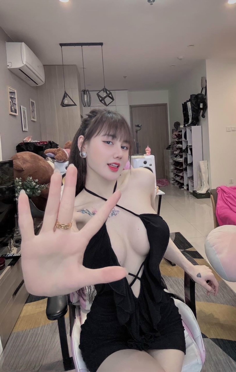 Đầm body yếm Đan dây bèo ngực