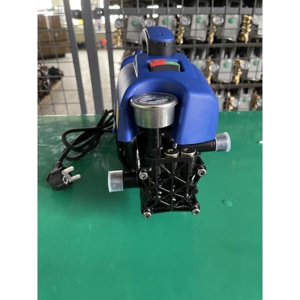 Máy xịt rửa xe motor đồng công suất 1800W,Áp lực 100bar,8L/phút,trọng lượng 8.5kg Hiệu HTC1803