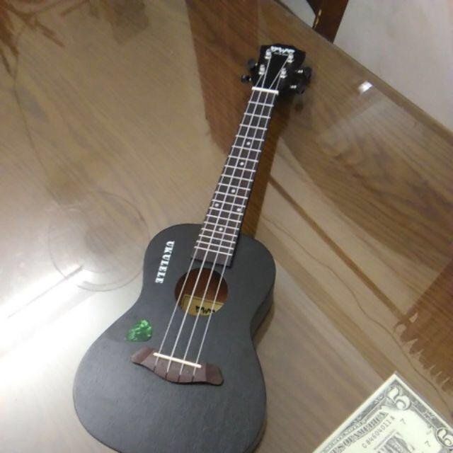 ĐÀN UKULELE CONCERT BWS ĐEN