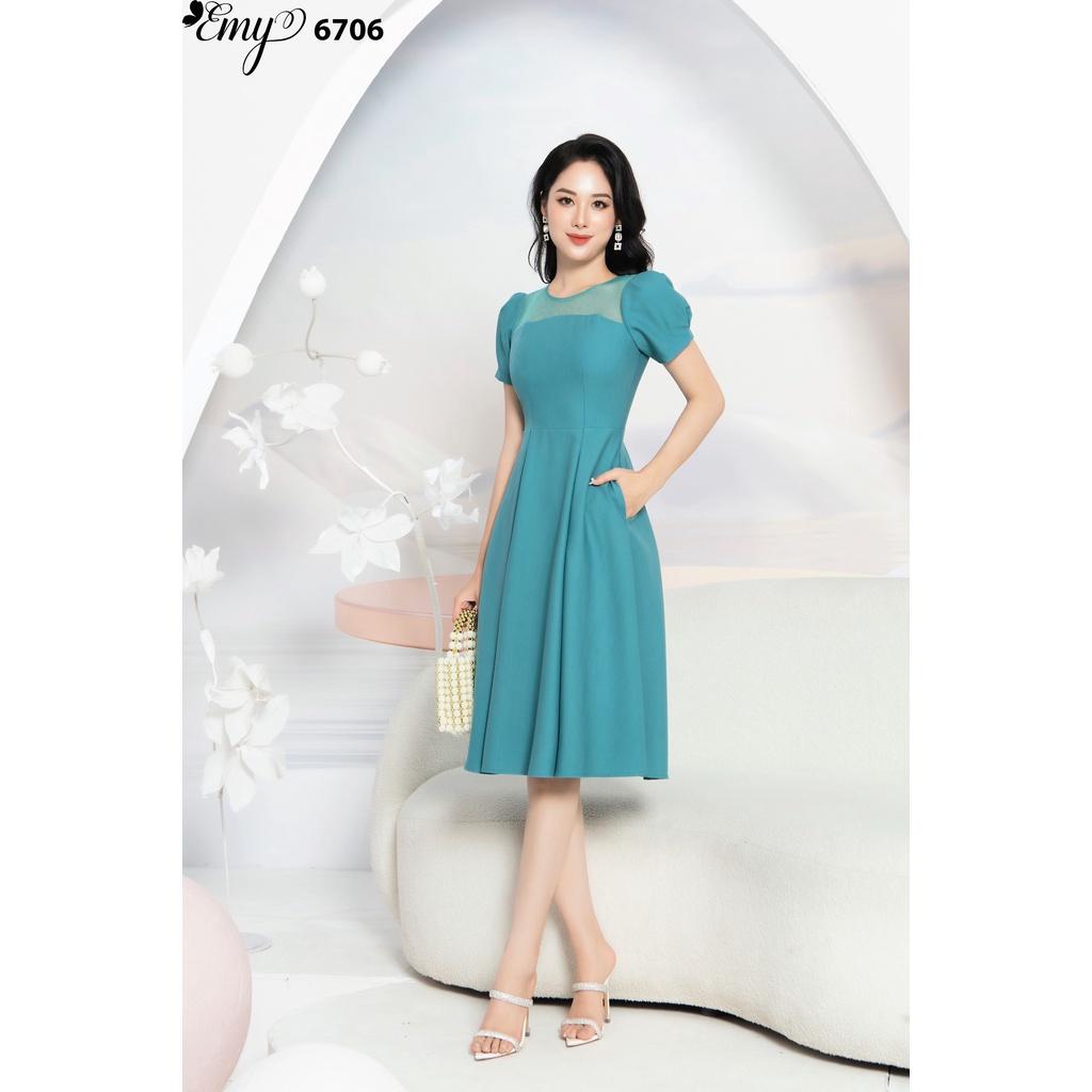 Đầm EMY EM6706 Xoè Nền Xanh Cổ Tròn Phối Lưới