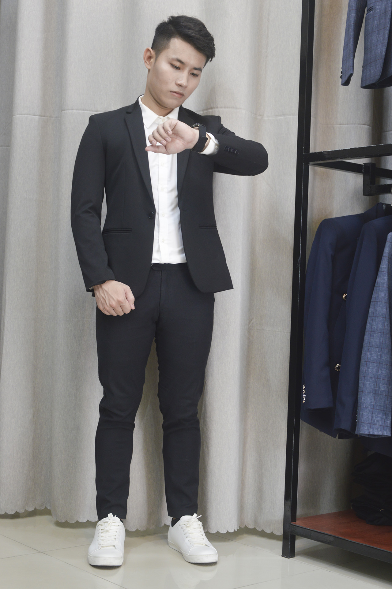 Bộ vest nam màu đen form ôm body chất liệu vải dày mịn co giãn tặng cà vạt nơ