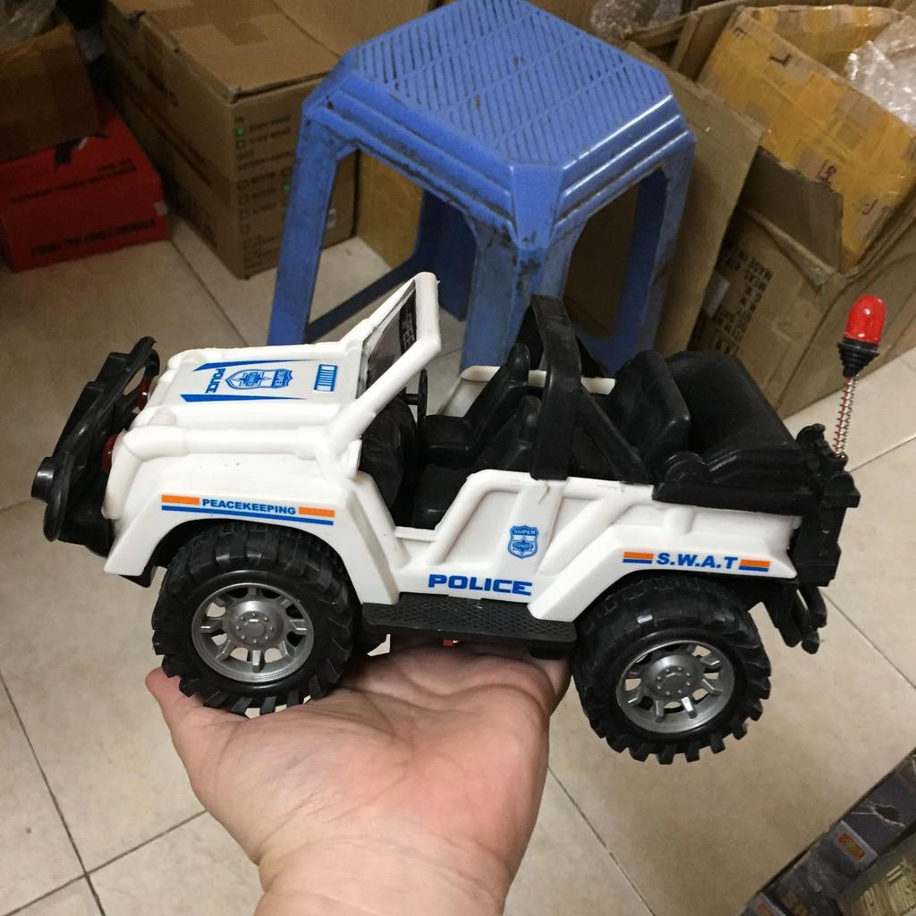 Mô hình Jeep pin thường có nhạc và đèn